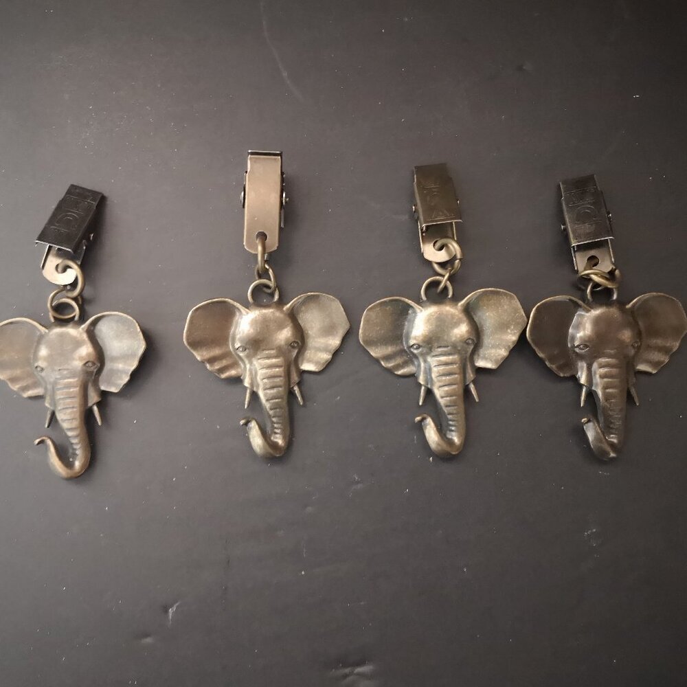 Set of 4 Amarula Cream Elephant Head Shaped Hanging Metal Tablecloth Weights - Picture 1 of 3